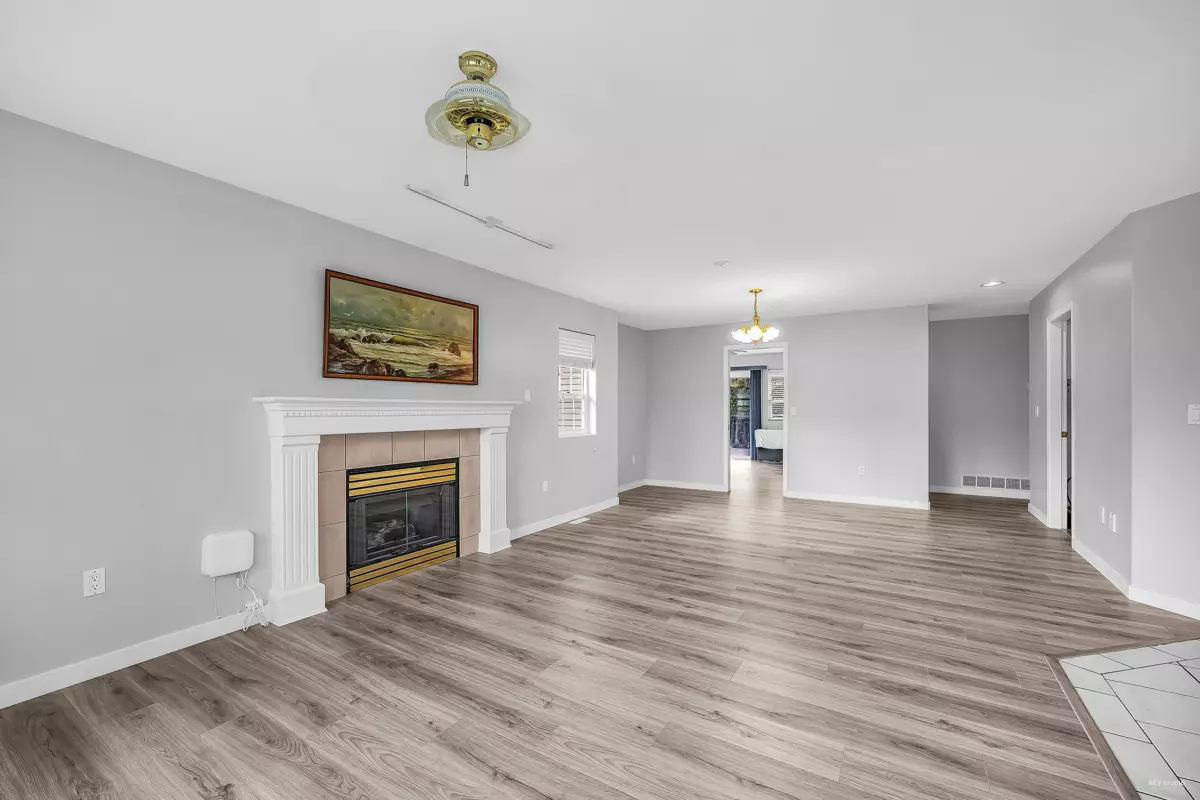 Kitchen Island Photo of 23800 122 Avenue, Maple Ridge, BC