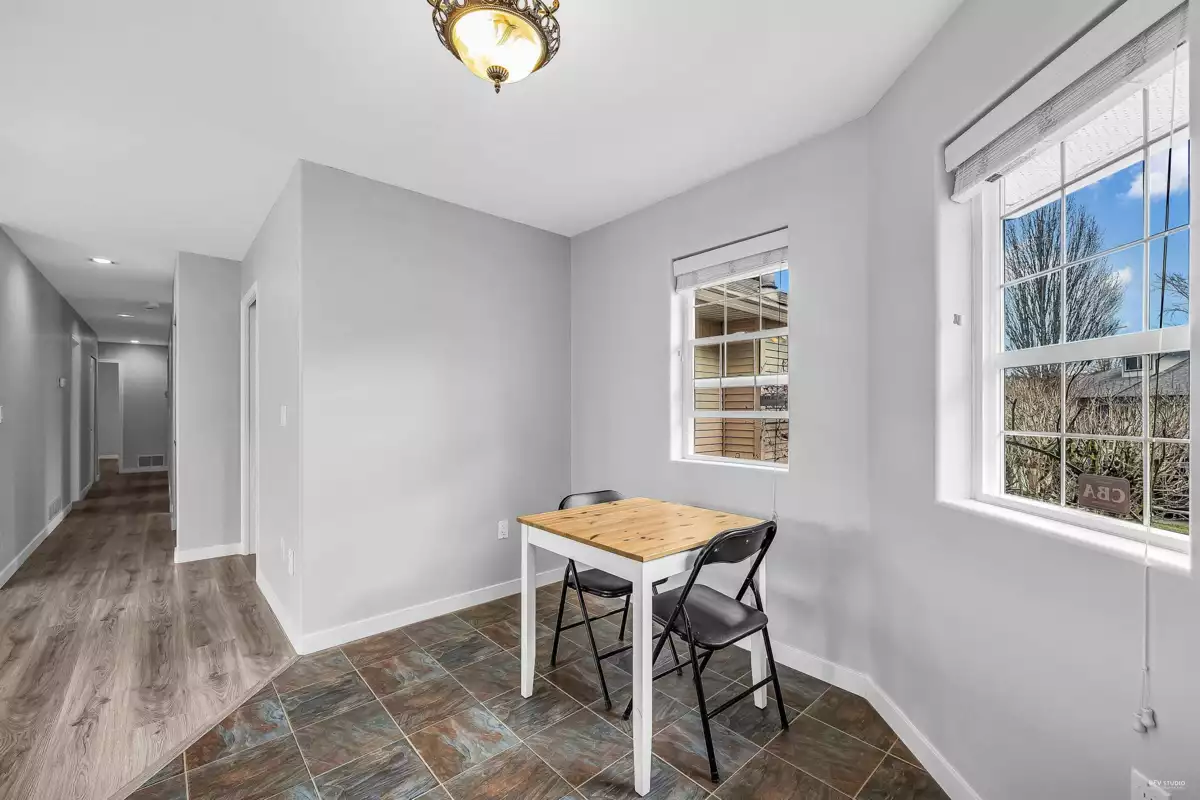 Kitchen Photo of 23800 122 Avenue, Maple Ridge, BC