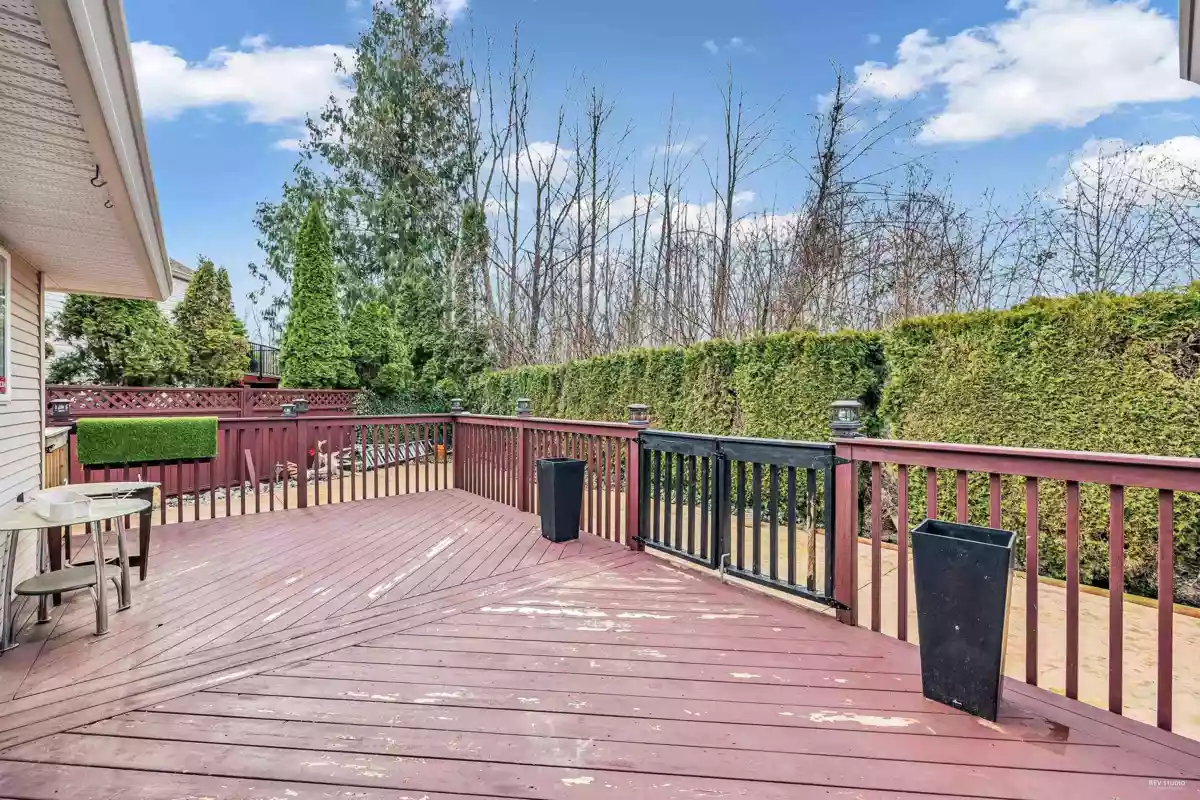 Powder Room Photo of 23800 122 Avenue, Maple Ridge, BC