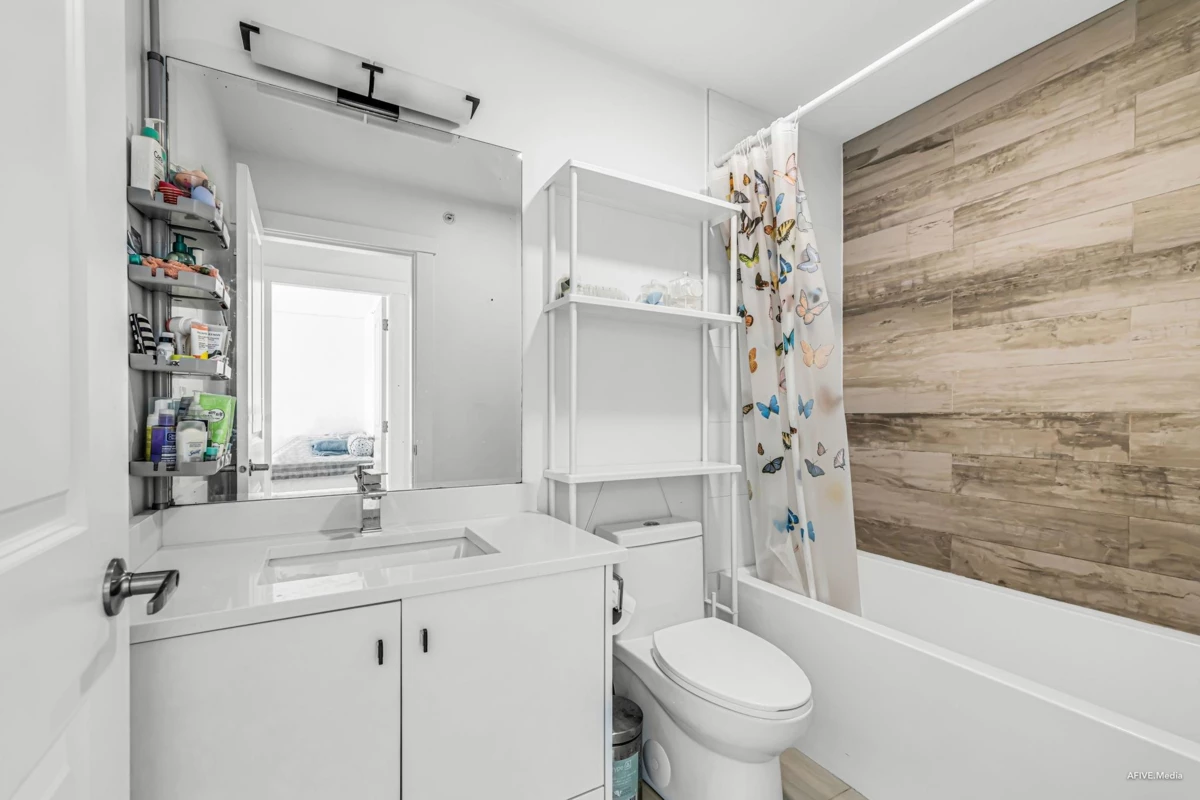 Mudroom Photo of 2 24108 104 Avenue, Maple Ridge, BC