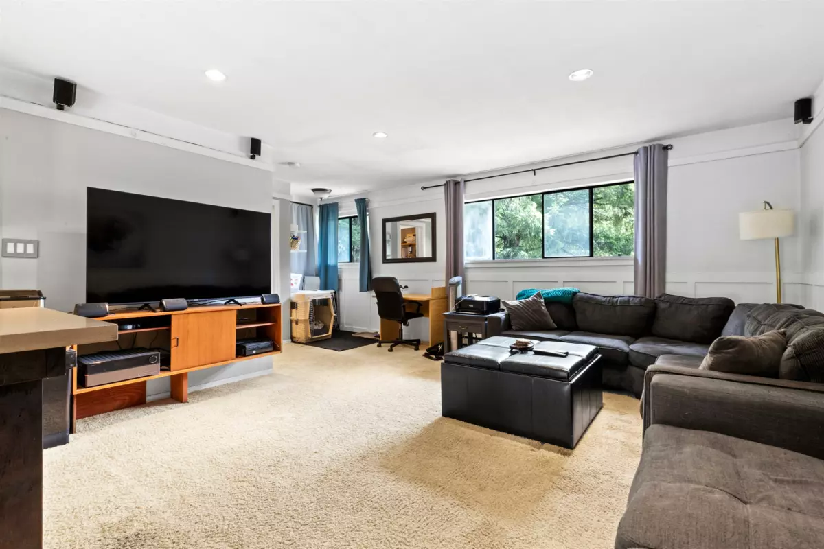 Dining Area Photo of 17791 20 Avenue, Surrey, BC