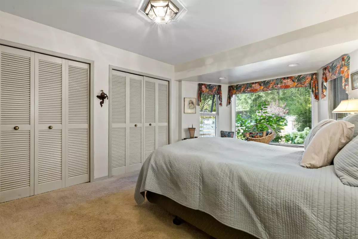 Entry Foyer Photo of 17791 20 Avenue, Surrey, BC