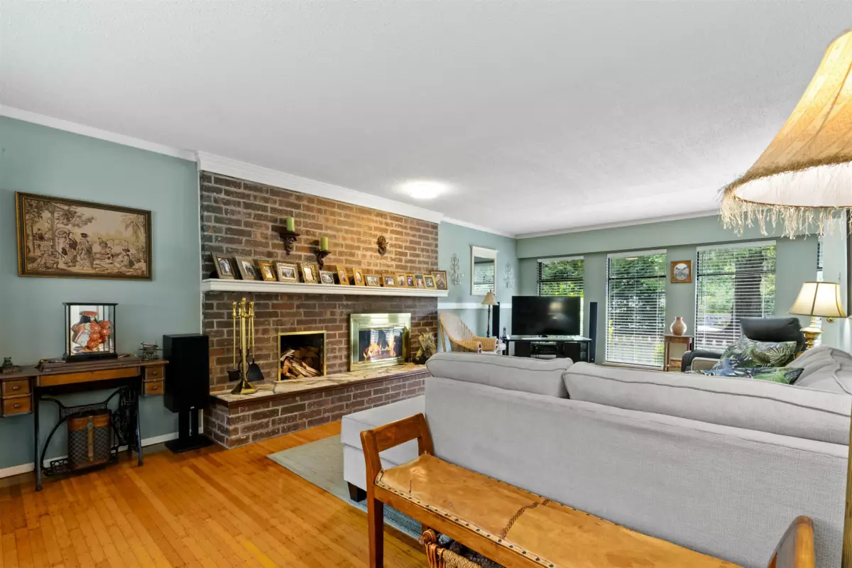 Front Yard Photo of 17791 20 Avenue, Surrey, BC