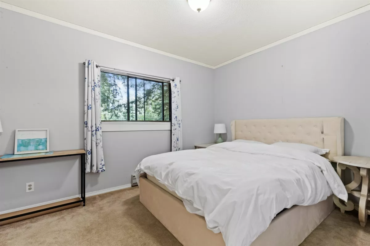 Guest Bathroom Photo of 17791 20 Avenue, Surrey, BC