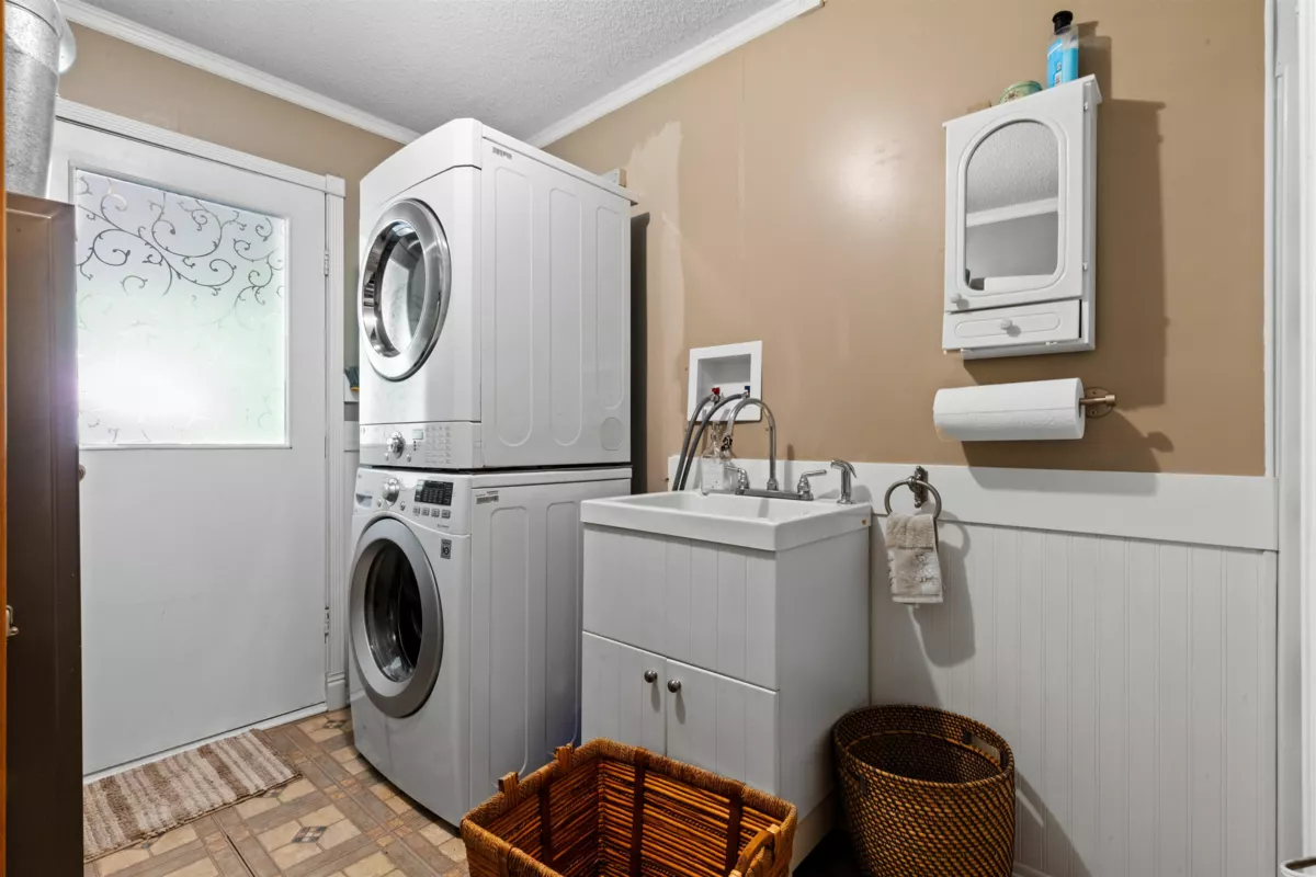 Laundry Room Photo of 17791 20 Avenue, Surrey, BC