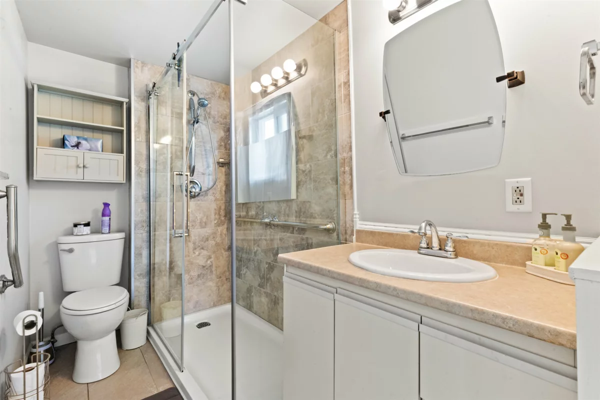 Powder Room Photo of 17791 20 Avenue, Surrey, BC