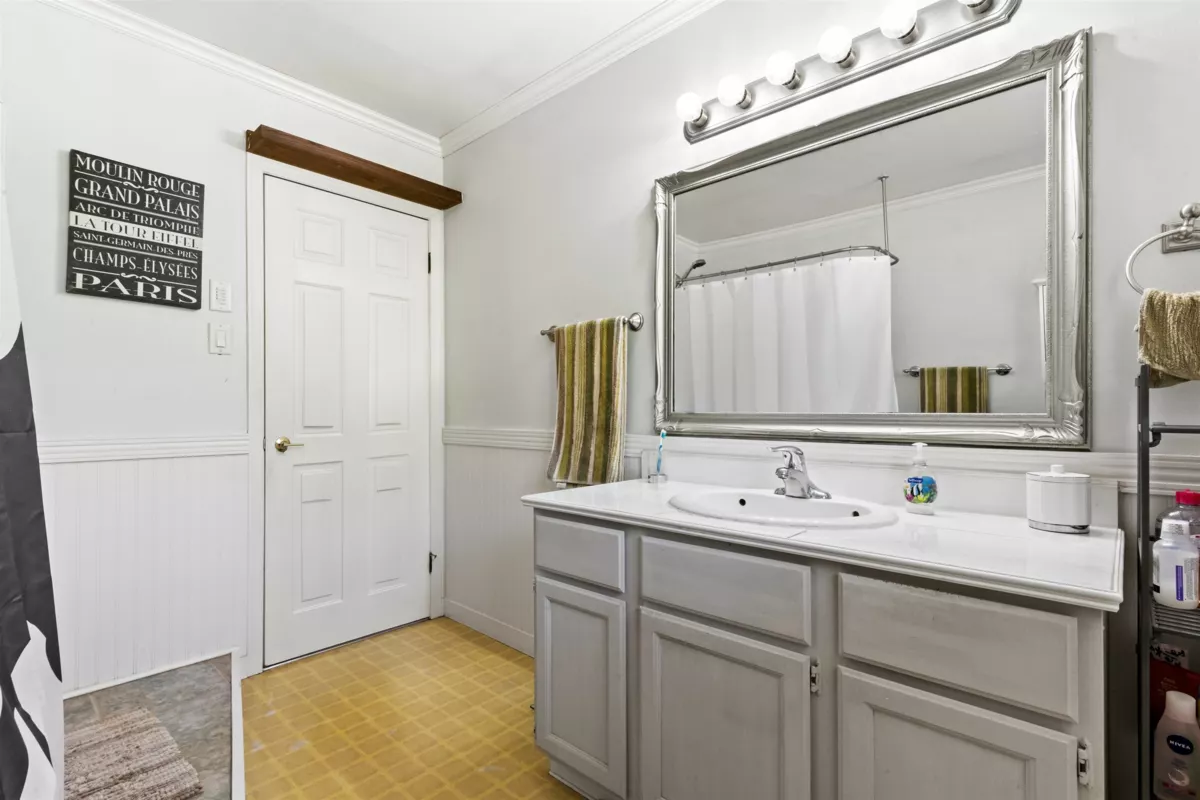 Primary Bathroom Photo of 17791 20 Avenue, Surrey, BC