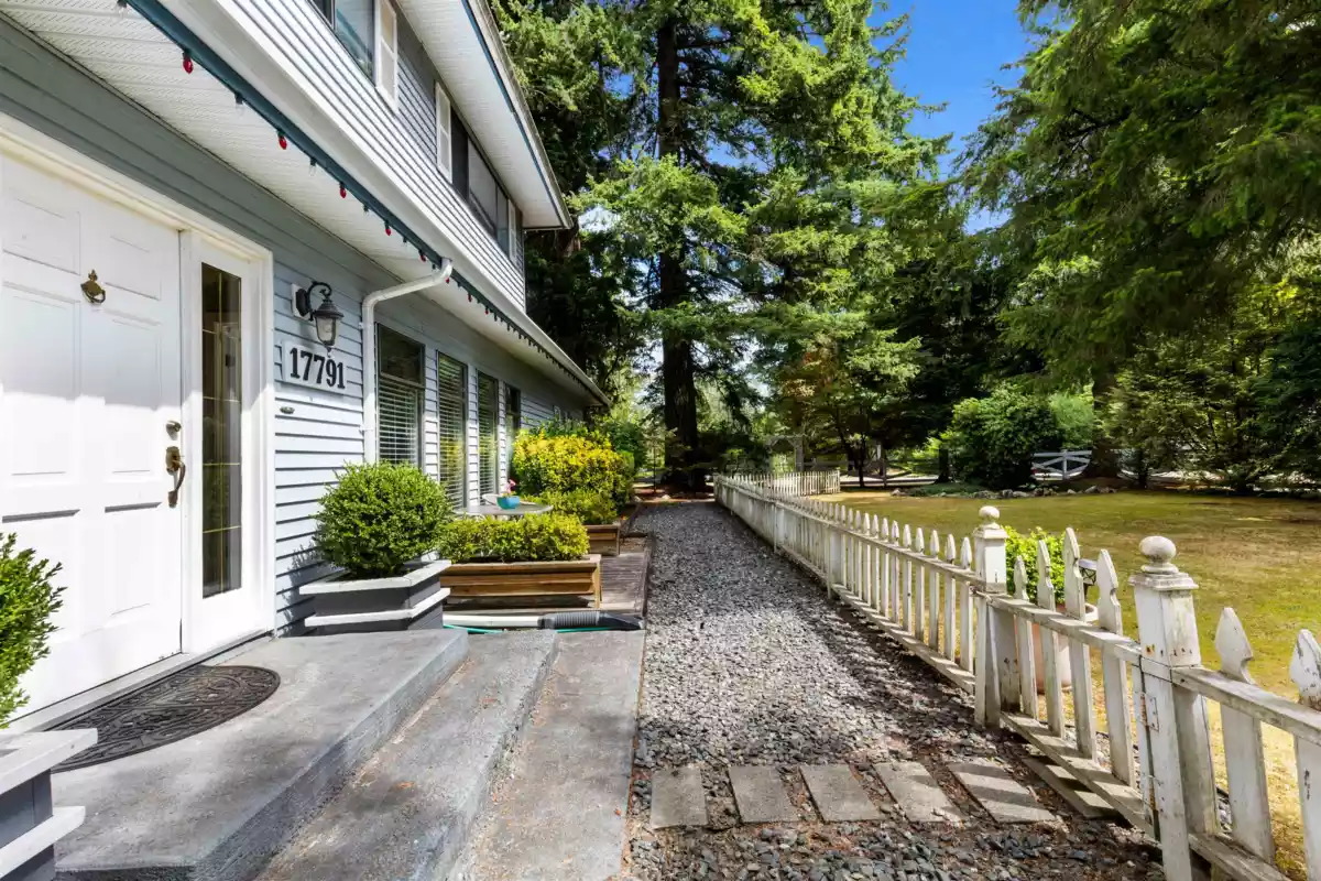 Swimming Pool Photo of 17791 20 Avenue, Surrey, BC