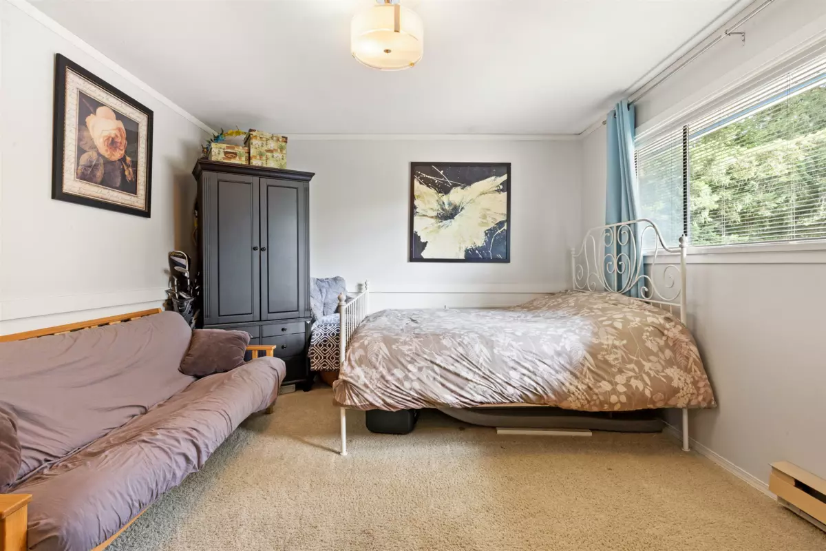 Walk-In Closet Photo of 17791 20 Avenue, Surrey, BC