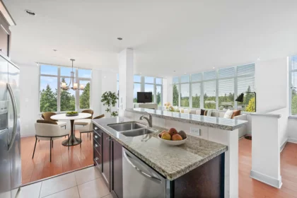 503 14824 North Bluff Road, White Rock, BC, White Rock — Apartment/Condo for sale