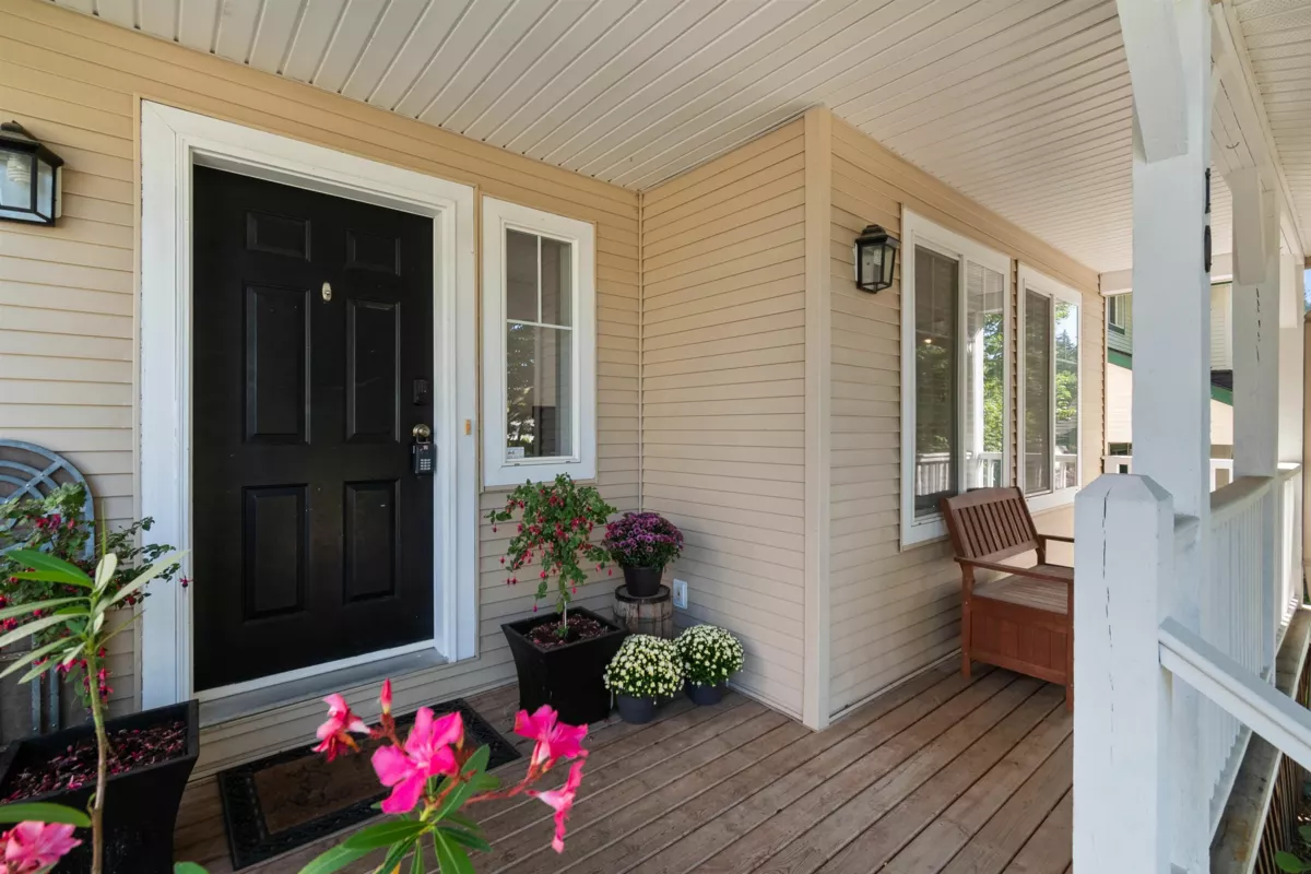 Dining Area Photo of 10 46330 Mullins Road, Chilliwack, BC