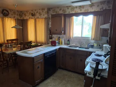 Kitchen Island Photo of 32678 Bevan Avenue, Abbotsford, BC