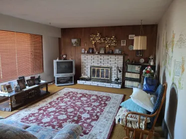 Living Room Photo of 32678 Bevan Avenue, Abbotsford, BC