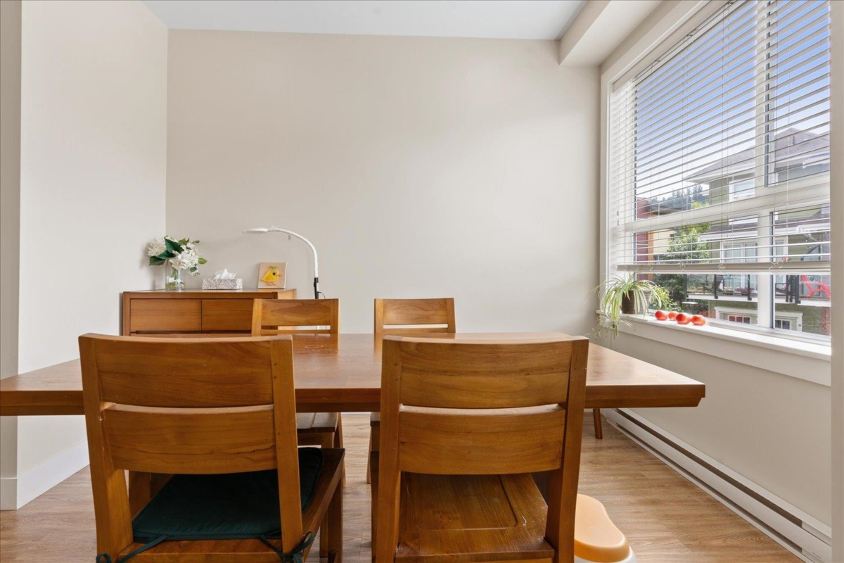 Dining Area Photo of 23 45615 Tamihi Way, Chilliwack, BC