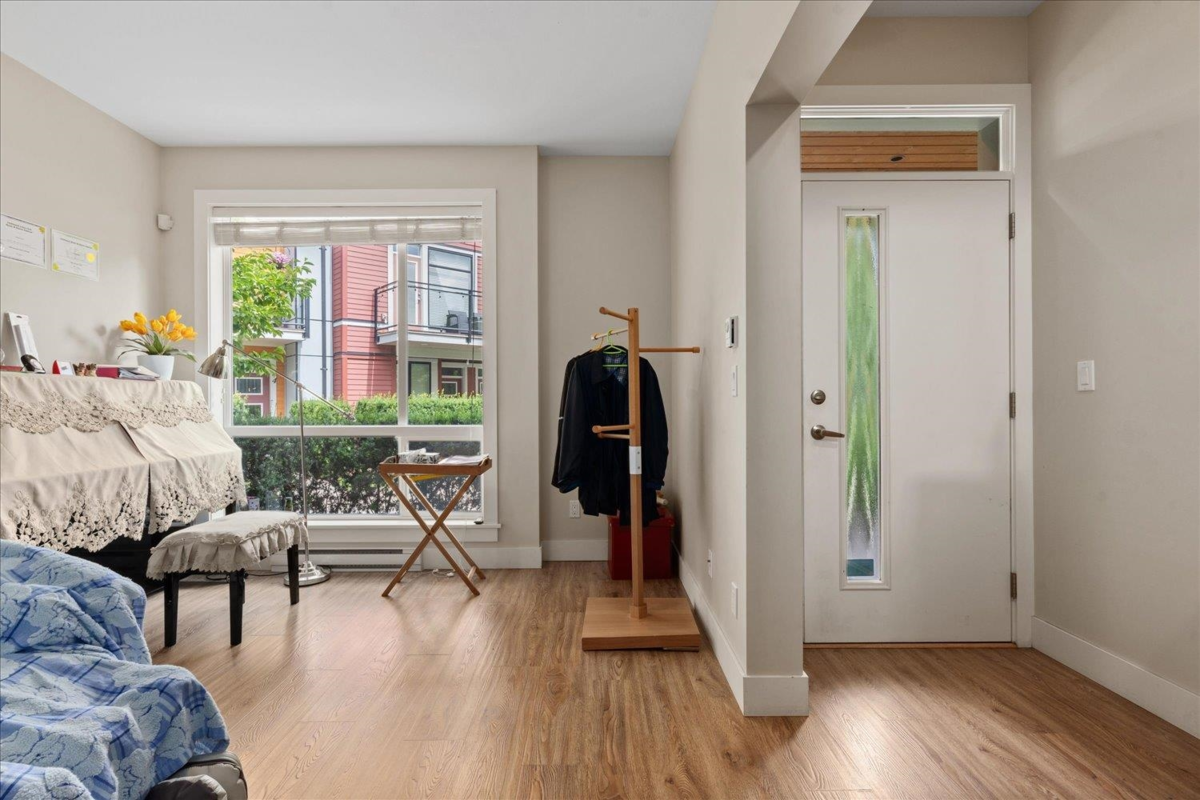 Entry Foyer Photo of 23 45615 Tamihi Way, Chilliwack, BC