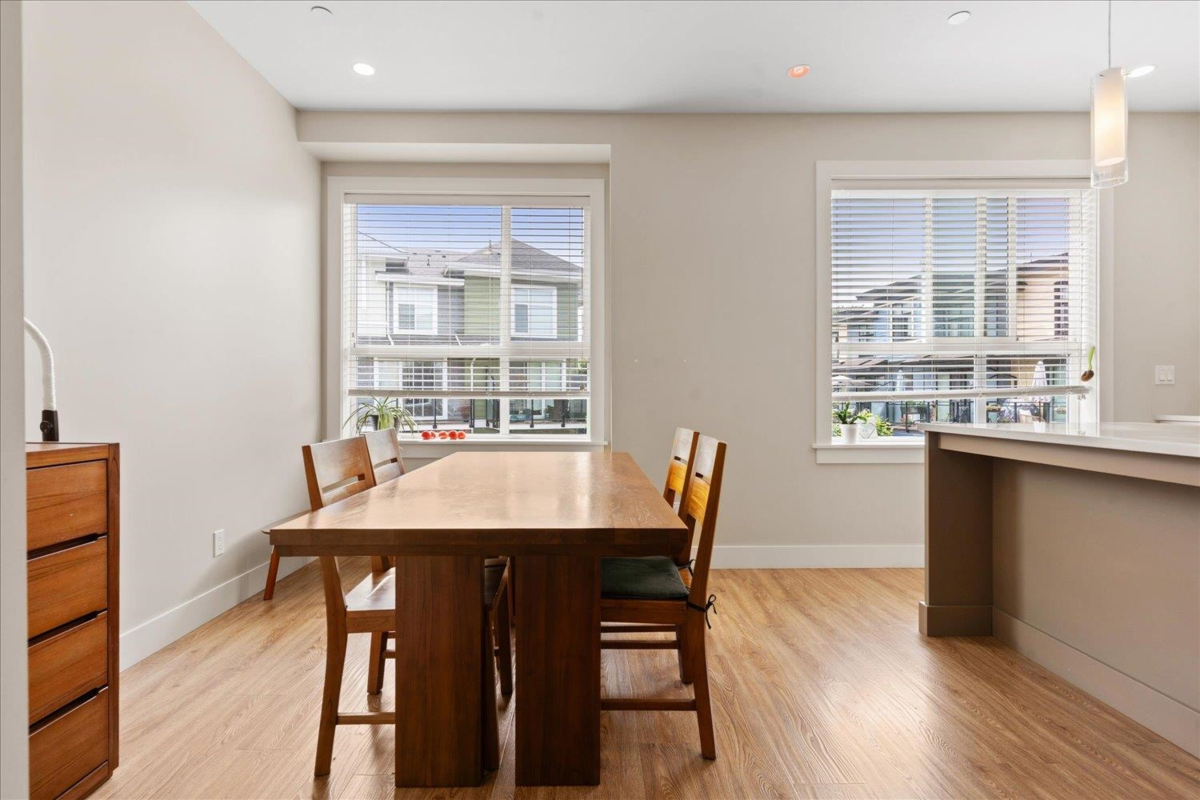 Kitchen Photo of 23 45615 Tamihi Way, Chilliwack, BC