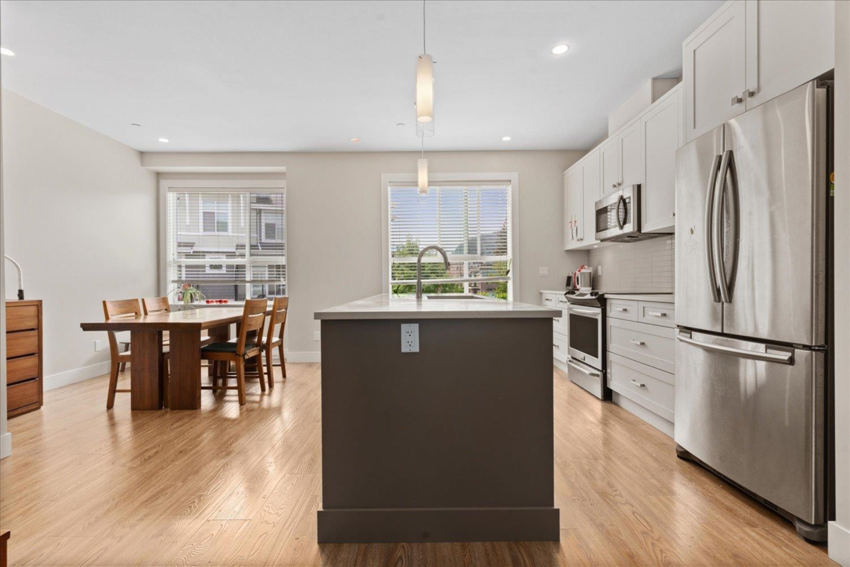 Living Room Photo of 23 45615 Tamihi Way, Chilliwack, BC