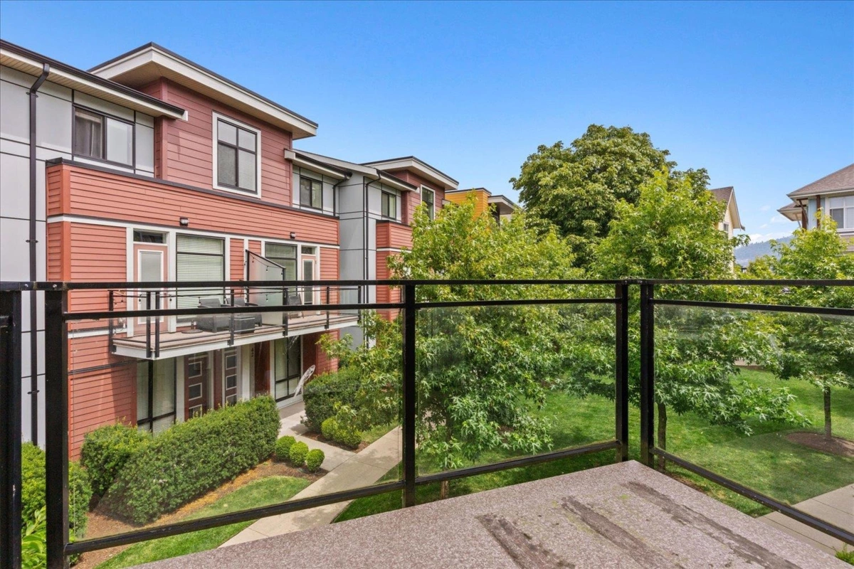 Walk-In Closet Photo of 23 45615 Tamihi Way, Chilliwack, BC