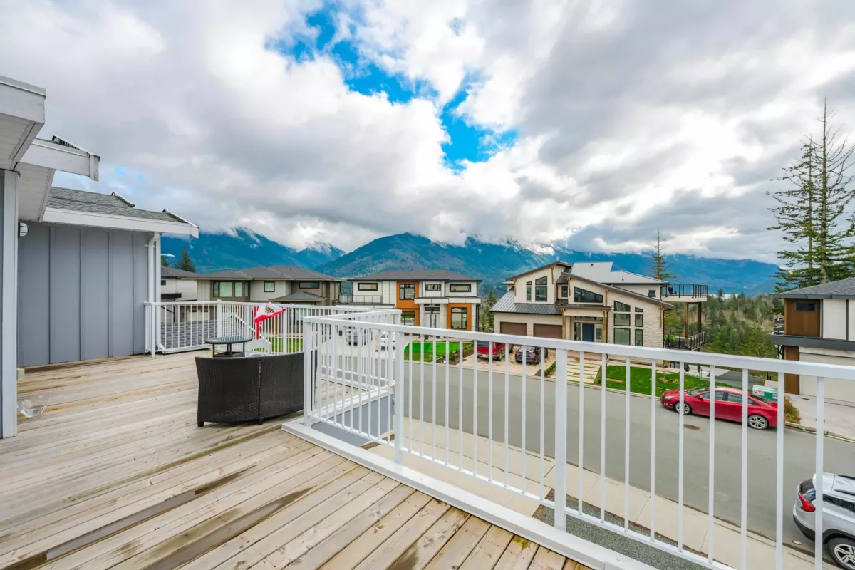 Breakfast Nook Photo of 46077 Crestview Drive, Chilliwack, BC