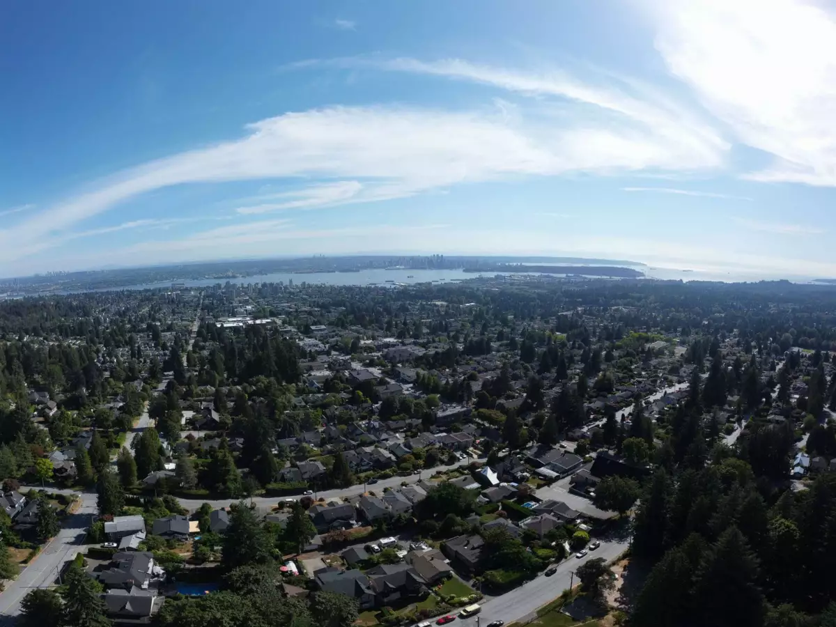 Breakfast Nook Photo of 3435 St. Georges Avenue, North Vancouver, BC