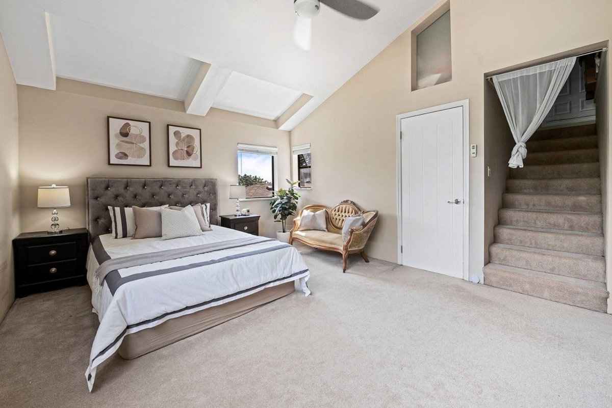 Entry Foyer Photo of 3435 St. Georges Avenue, North Vancouver, BC