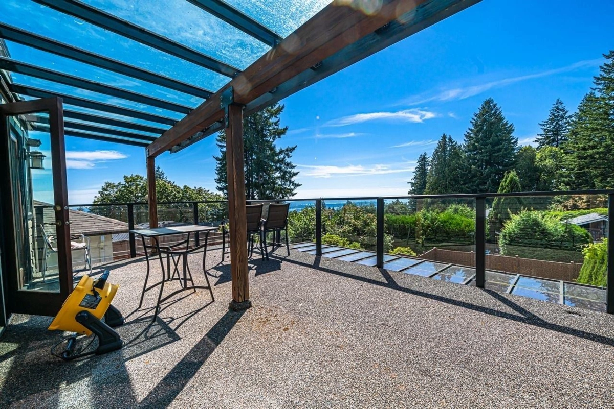 Family Room Photo of 3435 St. Georges Avenue, North Vancouver, BC