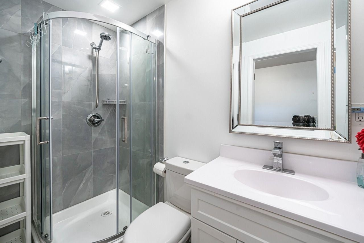 Hot Tub / Spa Photo of 3435 St. Georges Avenue, North Vancouver, BC