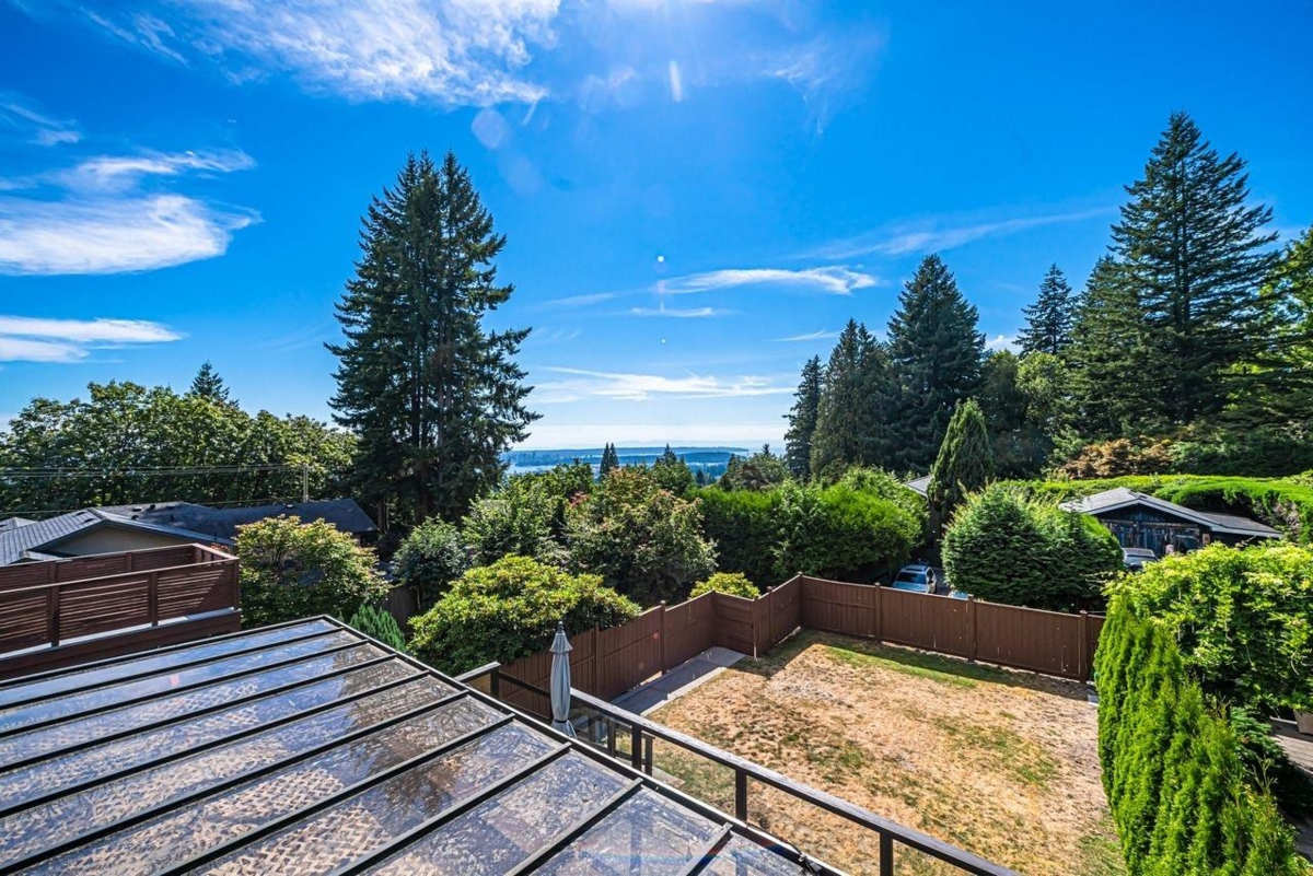 Kitchen Photo of 3435 St. Georges Avenue, North Vancouver, BC