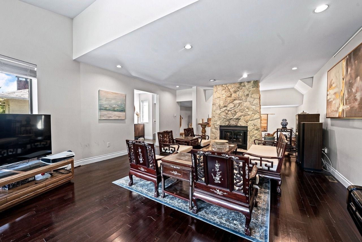 Loft / Bonus Room Photo of 3435 St. Georges Avenue, North Vancouver, BC