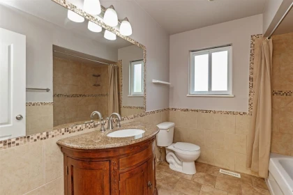 Primary Bathroom Photo of 31511 Marshall Road, Abbotsford, BC