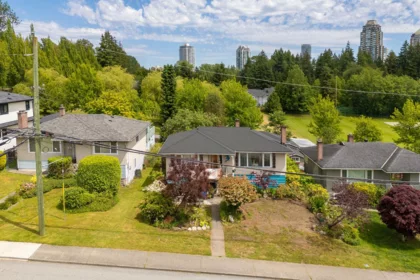 7658 Hedley Avenue, Burnaby, BC, Burnaby — Single Family Residence for sale