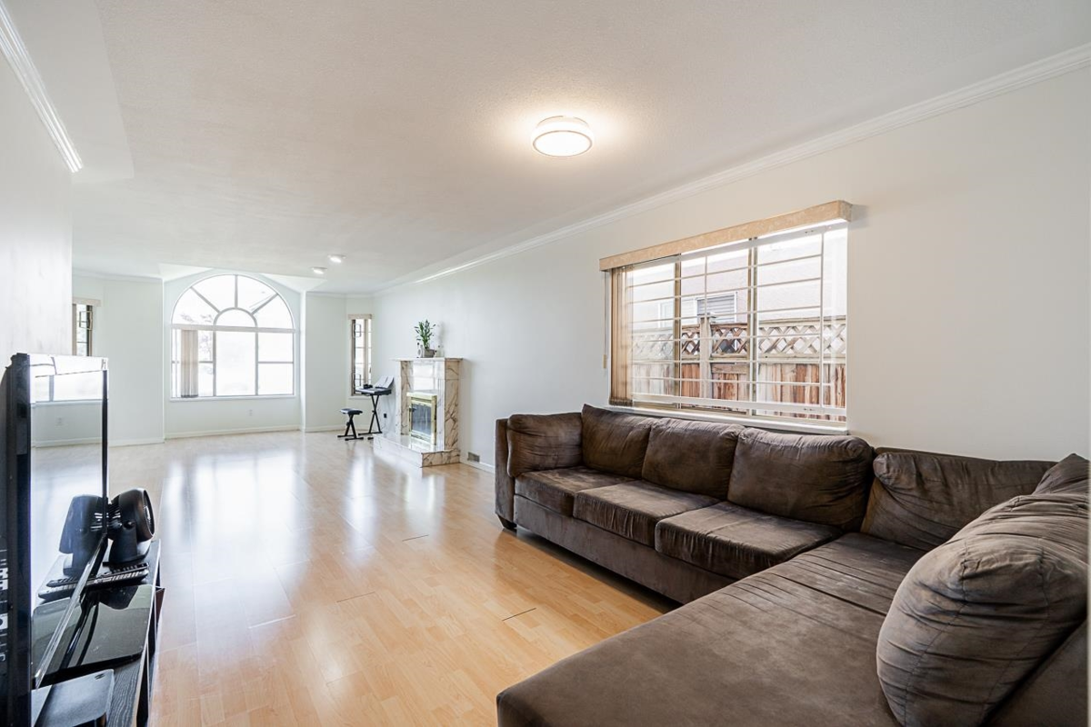 Breakfast Nook Photo of 10288 Hall Avenue, Richmond, BC