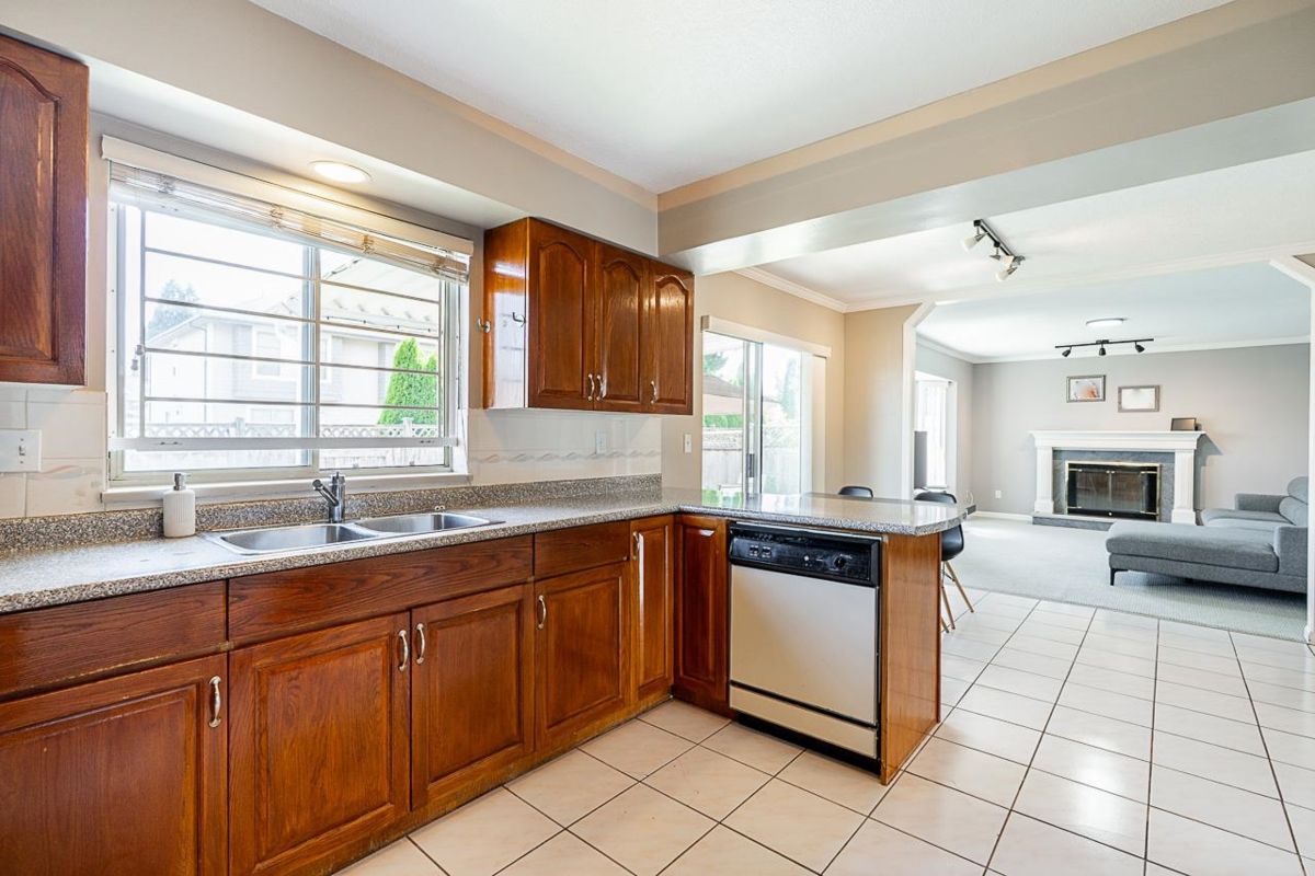 Dining Area Photo of 10288 Hall Avenue, Richmond, BC
