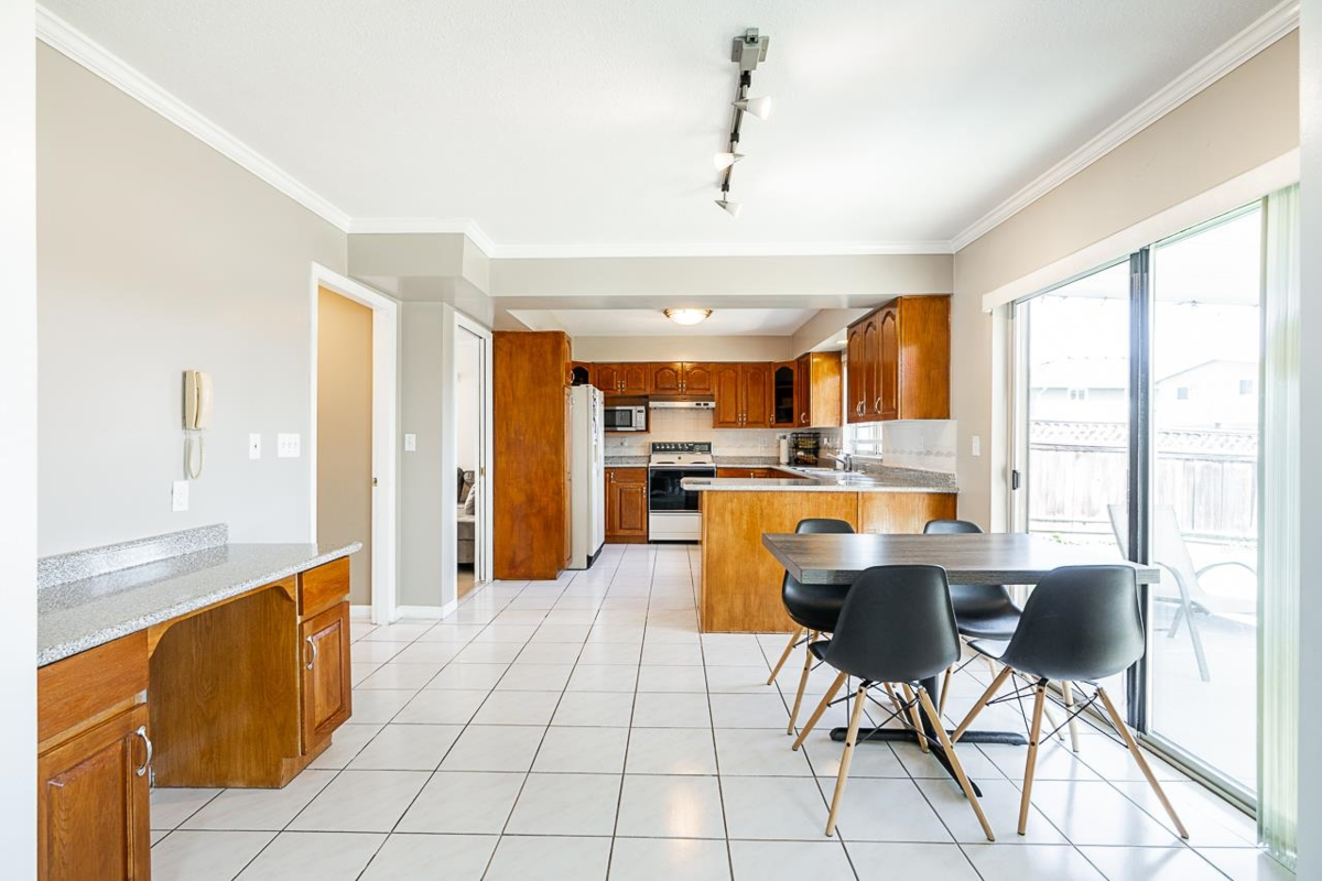 Powder Room Photo of 10288 Hall Avenue, Richmond, BC