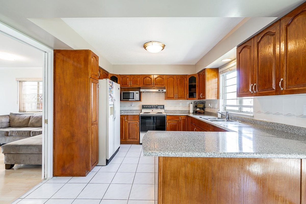 Primary Bathroom Photo of 10288 Hall Avenue, Richmond, BC