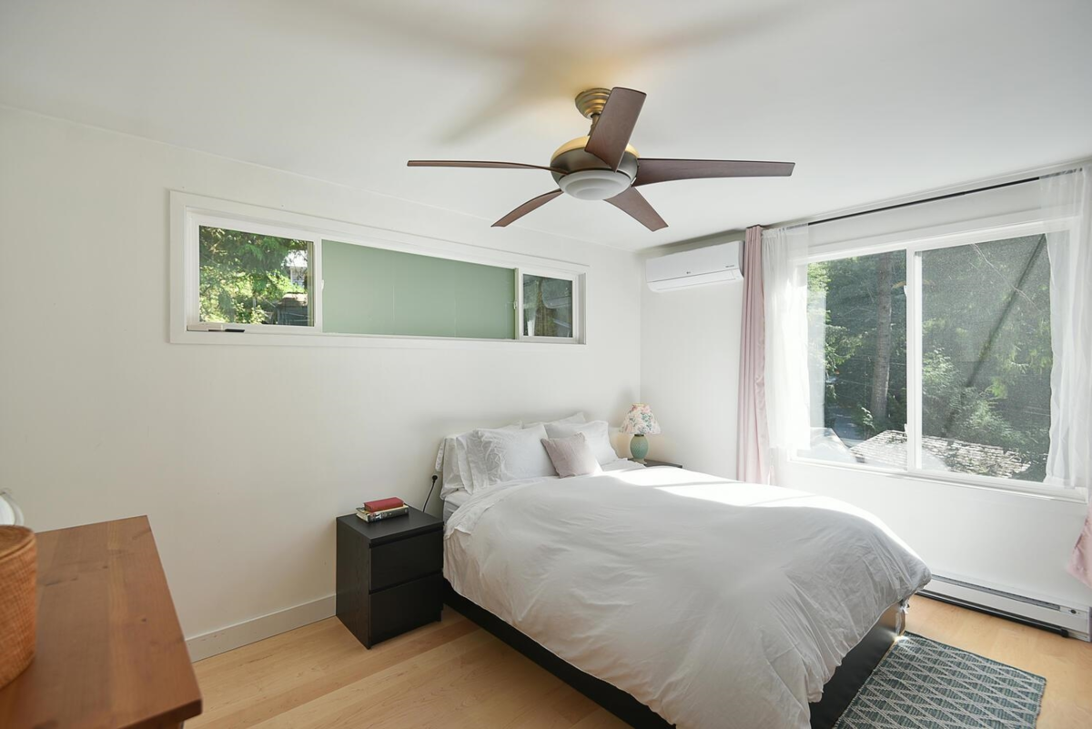 Kitchen Island Photo of 5640 Carmel Place, Sechelt, BC