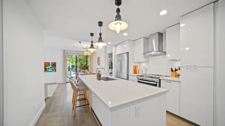 204 719 W 3rd Street, North Vancouver, BC, North Vancouver — Apartment/Condo for sale