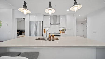 204 719 W 3rd Street, North Vancouver, BC, North Vancouver — Apartment/Condo for sale