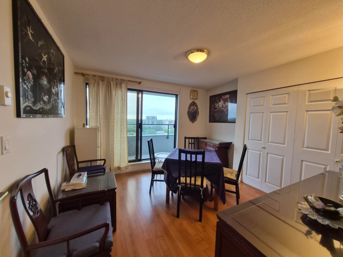 Guest Bathroom Photo of 1506 6611 Cooney Road, Richmond, BC