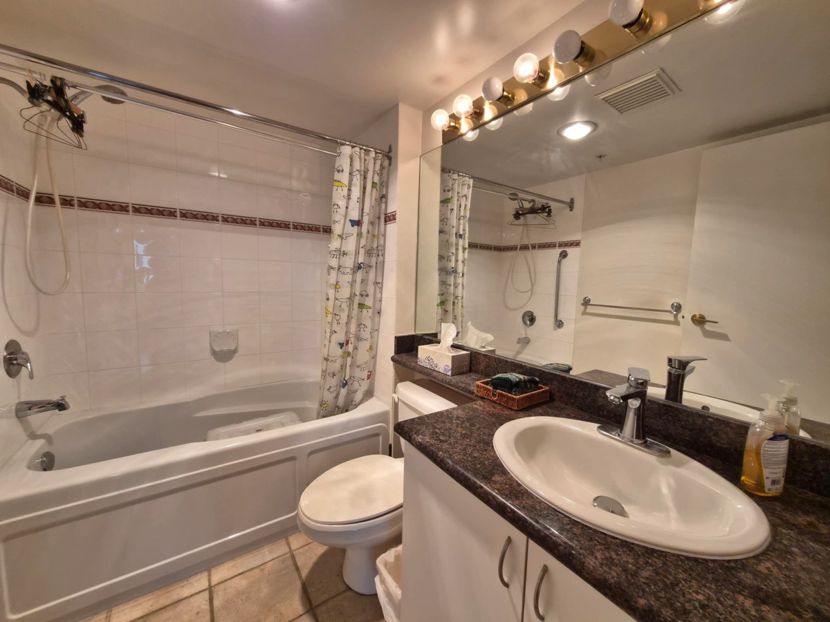 Mudroom Photo of 1506 6611 Cooney Road, Richmond, BC