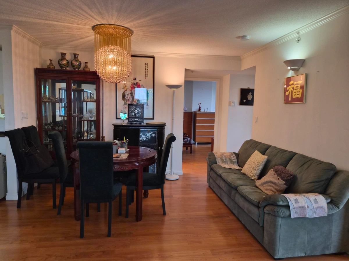 Pantry Photo of 1506 6611 Cooney Road, Richmond, BC