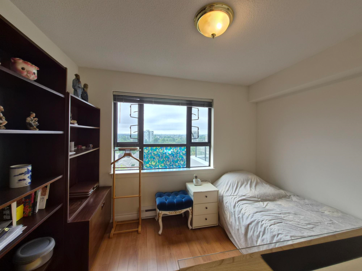 Walk-In Closet Photo of 1506 6611 Cooney Road, Richmond, BC