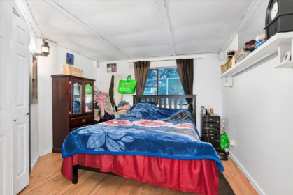 Office / Den Photo of 28 8220 King George Boulevard, Surrey, BC