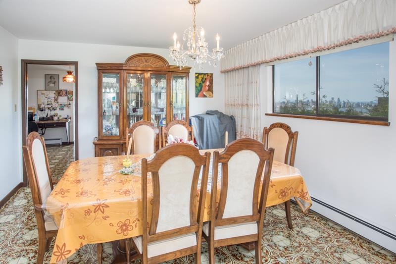Breakfast Nook Photo of 635 E Keith Road, North Vancouver, BC
