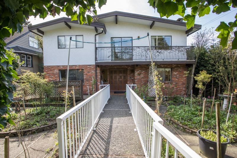 Front Yard Photo of 635 E Keith Road, North Vancouver, BC