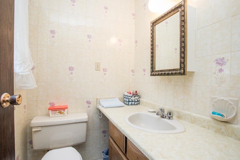 Guest Bathroom Photo of 635 E Keith Road, North Vancouver, BC