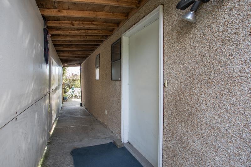 Hallway Photo of 635 E Keith Road, North Vancouver, BC