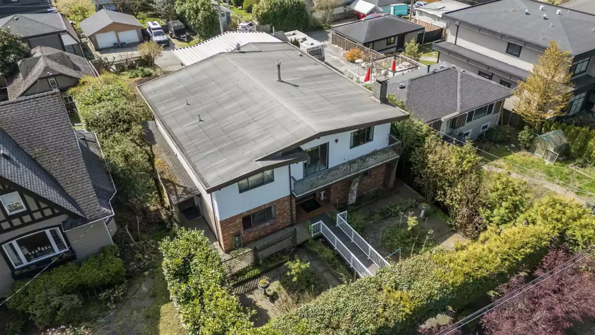 Hot Tub / Spa Photo of 635 E Keith Road, North Vancouver, BC