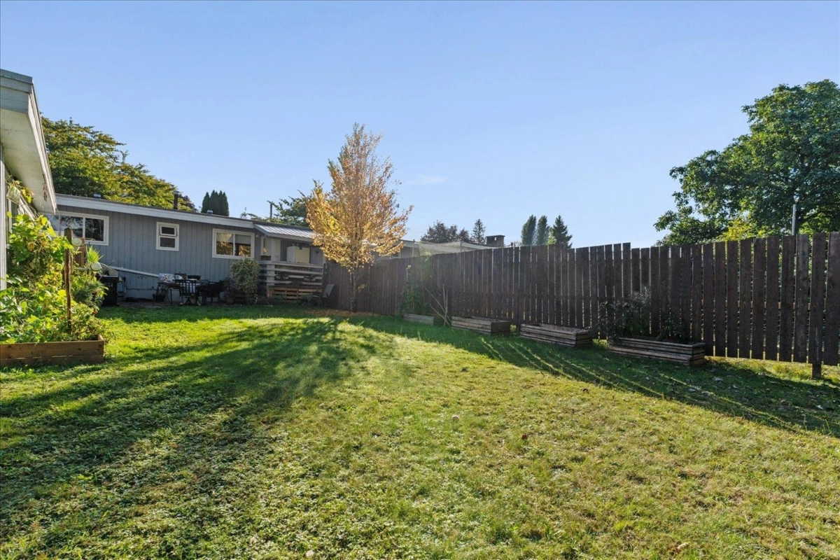 Laundry Room Photo of 9395 Carleton Street, Chilliwack, BC