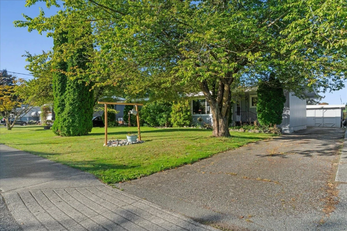 Living Room Photo of 9395 Carleton Street, Chilliwack, BC